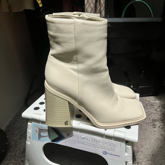Circus Sam Edelman Cream Booties - Picture 2 of 9